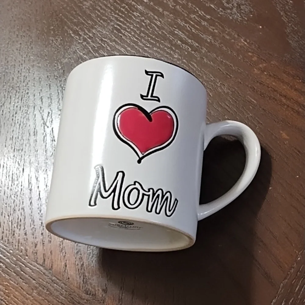 SPECTRUM DESIGNZ, COFFEE CUP I LOVE MOM.NEVER USE. IDEAL FOR VALENTINE'S DAY.